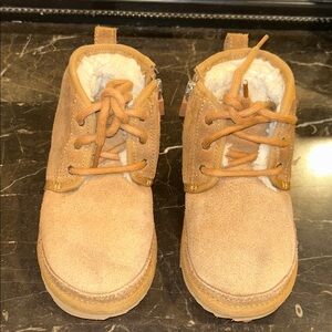 Cozy Tan Ugg Neumel Kids Boots
